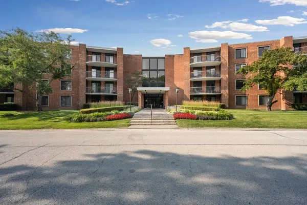 1605 E Central RD #106A, Arlington Heights, IL 60005