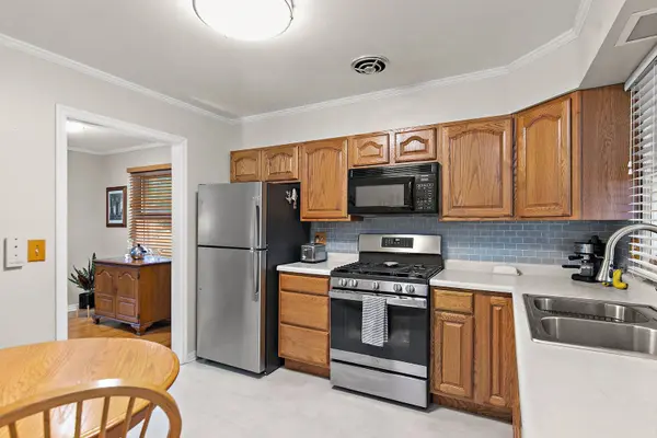 846 Sioux DR, Elgin, IL 60120