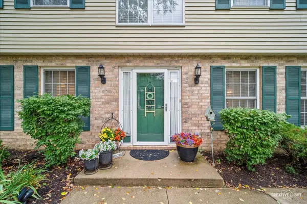 1537 LAUREL OAKS DR #1537, Streamwood, IL 60107