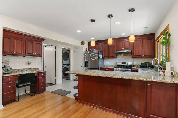 1037 Conrad CT, Elk Grove Village, IL 60007