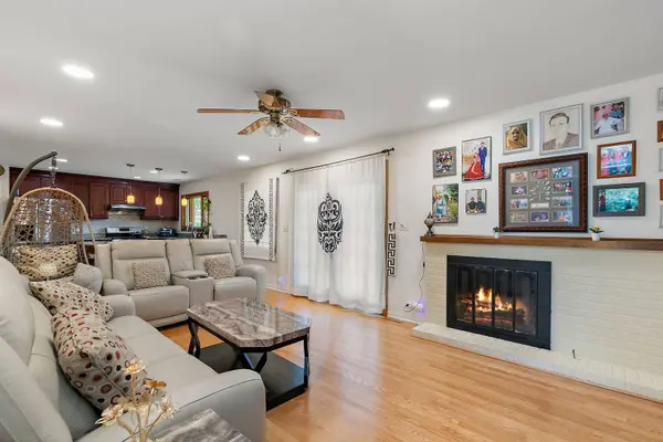 1037 Conrad CT, Elk Grove Village, IL 60007