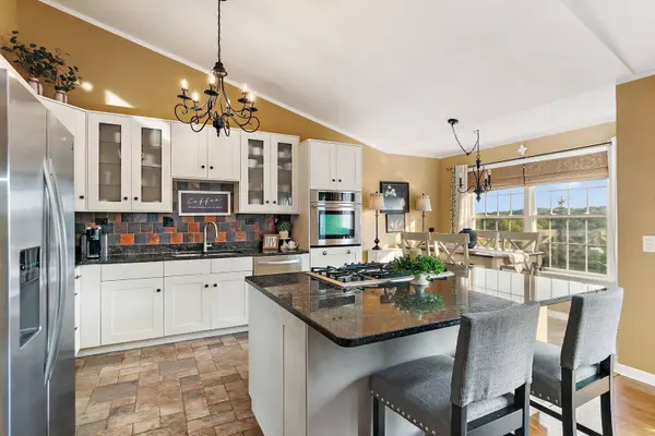 944 VIEWPOINT DR, Lake In The Hills, IL 60156
