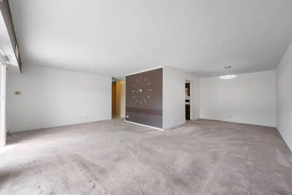 1515 CENTRAL RD #319C, Arlington Heights, IL 60005