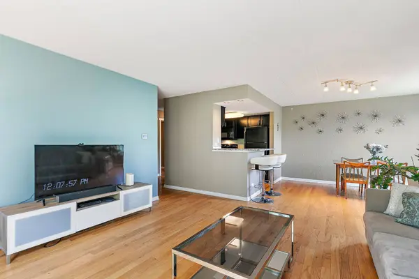 1 Renaissance PL #517, Palatine, IL 60067