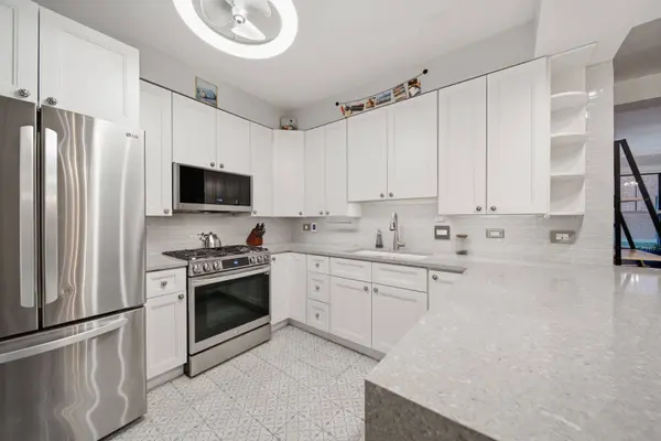 7639 N Eastlake TER #1D, Chicago, IL 60626