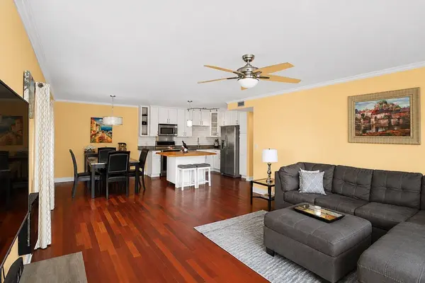 1103 N MILL ST #104, Naperville, IL 60563