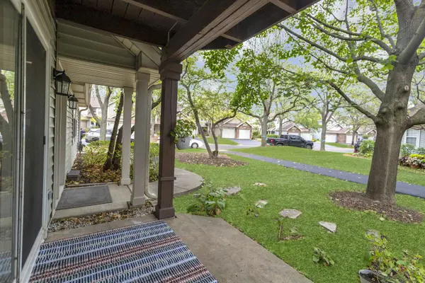 1028 Rockport DR, Carol Stream, IL 60188