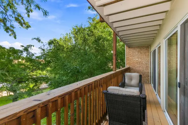 5803 Oakwood DR #2D, Lisle, IL 60532