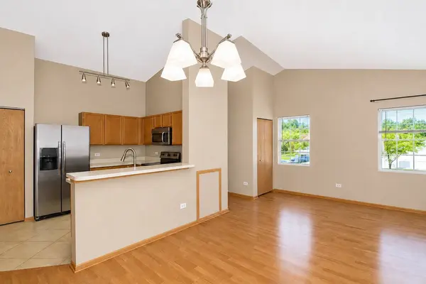 1623 Silverstone DR #1623, Carpentersville, IL 60110