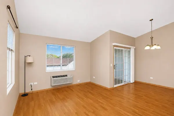 1623 Silverstone DR #1623, Carpentersville, IL 60110