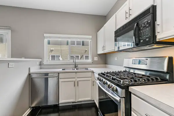 1095 VILLAGE CENTER Pkwy #5, Aurora, IL 60506