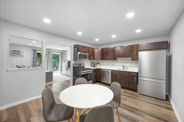 215 S Hale ST #9B, Addison, IL 60101