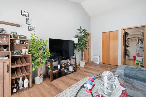1994 Gary CT #B, Schaumburg, IL 60193