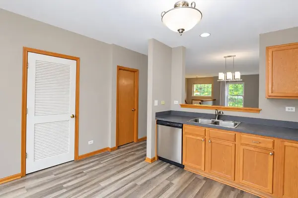 1306 Shamrock LN, Pingree Grove, IL 60140