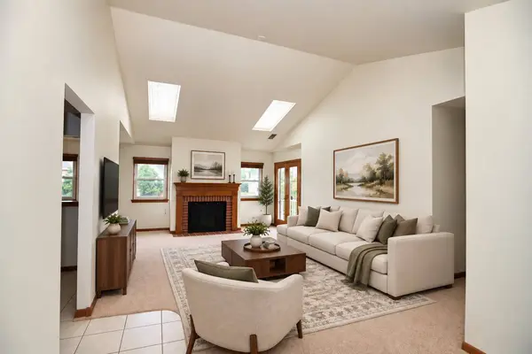106 Stirling LN #Z2, Schaumburg, IL 60194