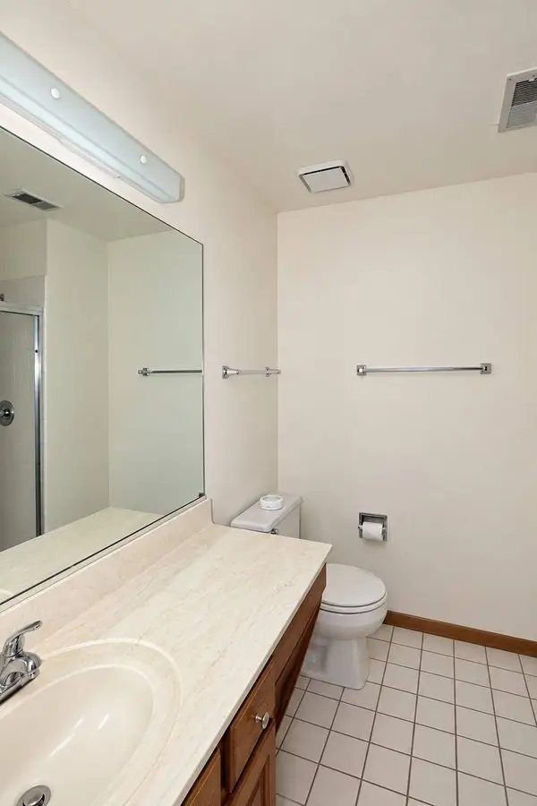 106 Stirling LN #Z2, Schaumburg, IL 60194