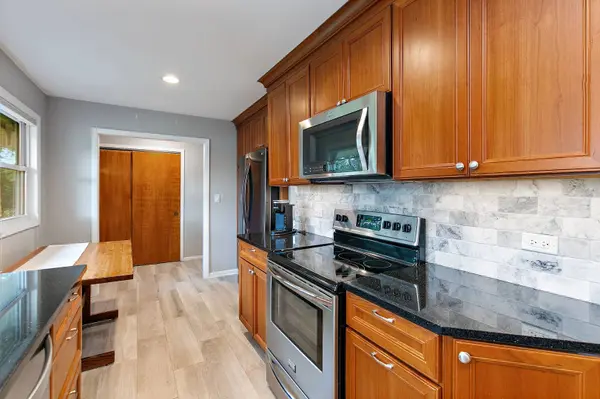443 Glendale RD, Roselle, IL 60172