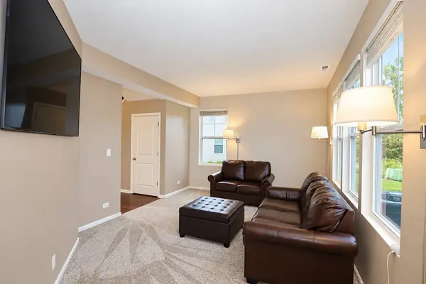 667 Anchorage CT, Pingree Grove, IL 60140