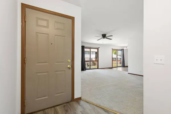 320 Woodridge CIR #B, South Elgin, IL 60177