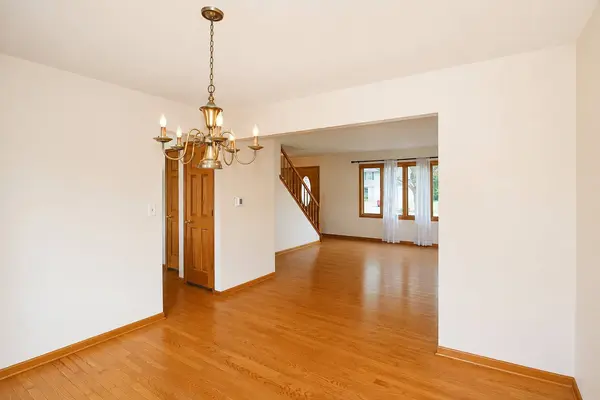 706 N Point DR, Schaumburg, IL 60193