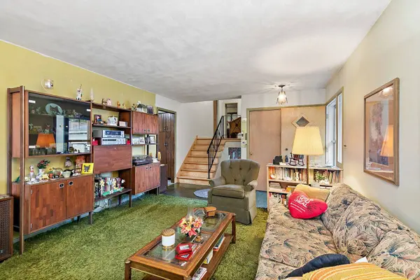 2073 Westview DR, Des Plaines, IL 60018