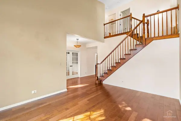 424 Harbor DR, Carpentersville, IL 60110