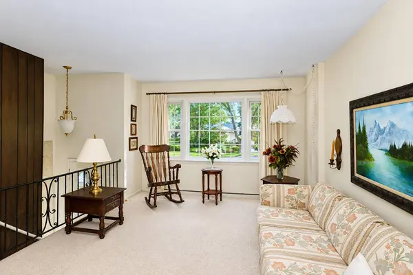 3207 Oriole LN, Rolling Meadows, IL 60008