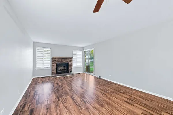 107 Winchester DR #A, Streamwood, IL 60107