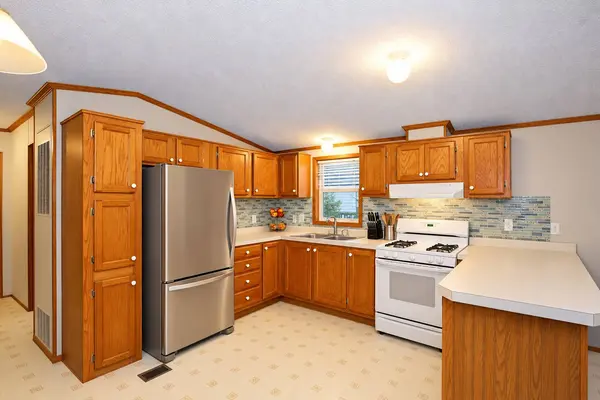 132 3rd AVE, Bartlett, IL 60103