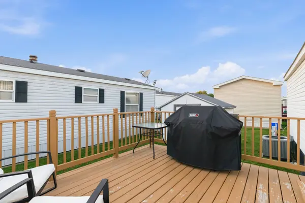 132 3rd AVE, Bartlett, IL 60103