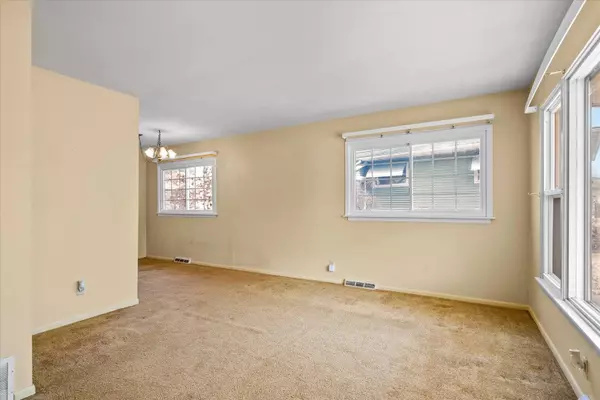 16 Marnel RD, Montgomery, IL 60538