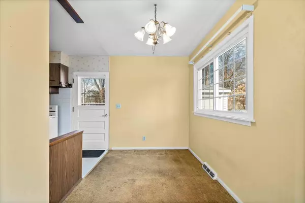 16 Marnel RD, Montgomery, IL 60538