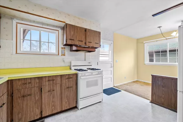 16 Marnel RD, Montgomery, IL 60538