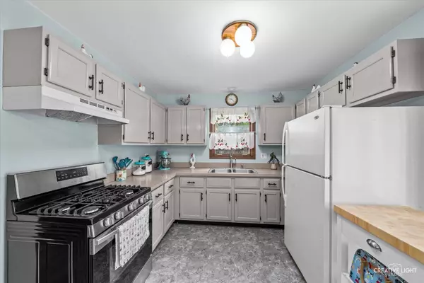 518 Cherrywood DR, North Aurora, IL 60542