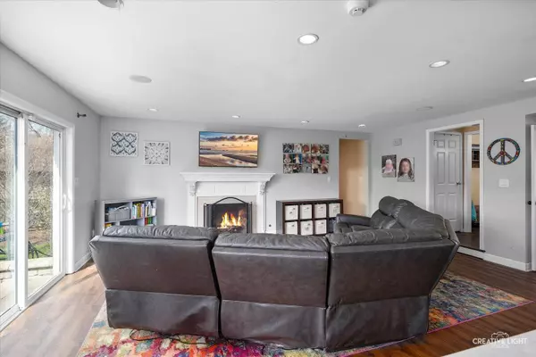 1452 Country Squire DR, Geneva, IL 60134