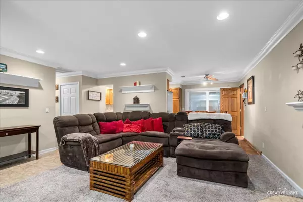 19 Crescent CT, Montgomery, IL 60538