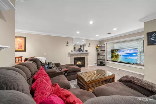 19 Crescent CT, Montgomery, IL 60538