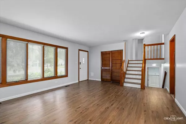 1690 S Green Meadows BLVD, Streamwood, IL 60107