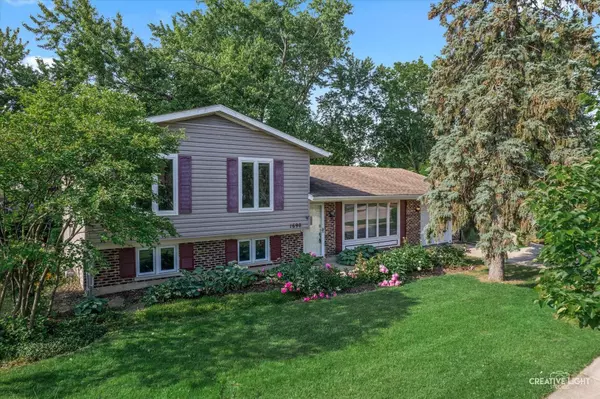 1690 S Green Meadows BLVD, Streamwood, IL 60107