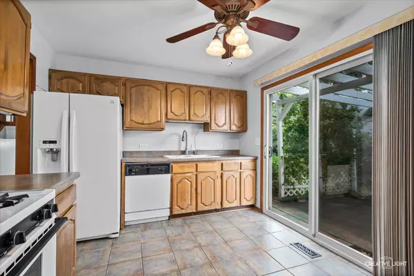 1690 S Green Meadows BLVD, Streamwood, IL 60107