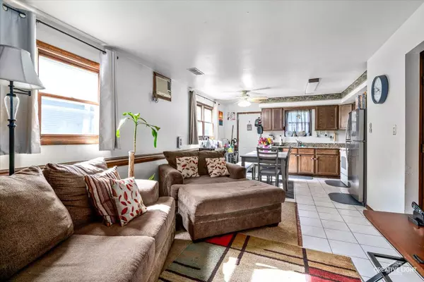 272 Maple ST, Sugar Grove, IL 60554