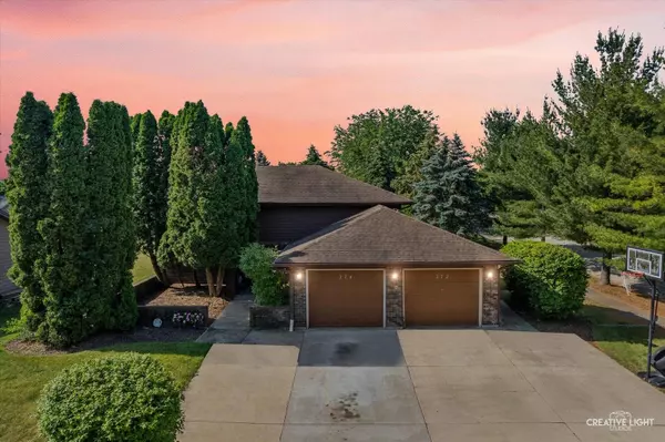 272 Maple ST, Sugar Grove, IL 60554