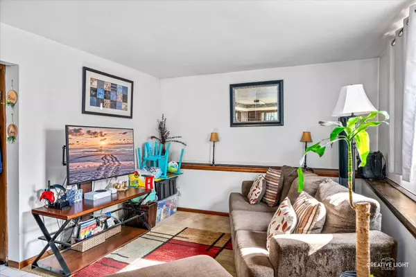 272 Maple ST, Sugar Grove, IL 60554