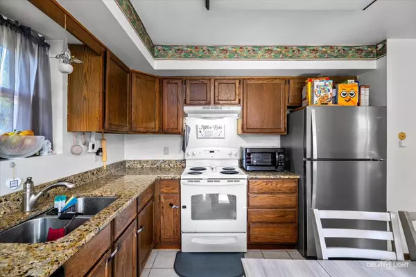 272 Maple ST, Sugar Grove, IL 60554