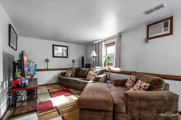 272 Maple ST, Sugar Grove, IL 60554