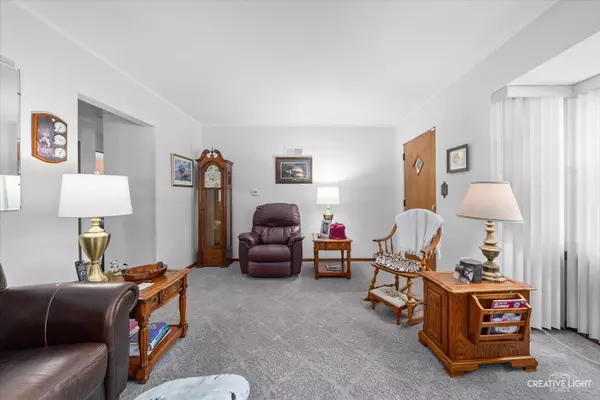 393 Lakelawn BLVD, Aurora, IL 60506