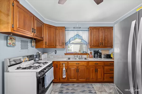 393 Lakelawn BLVD, Aurora, IL 60506