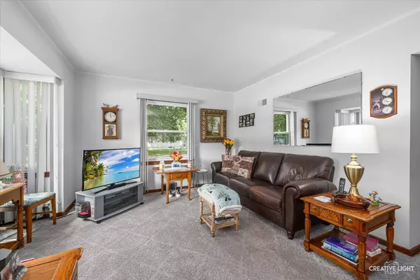 393 Lakelawn BLVD, Aurora, IL 60506