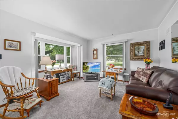 393 Lakelawn BLVD, Aurora, IL 60506