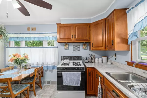 393 Lakelawn BLVD, Aurora, IL 60506